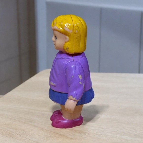 Vintage 1970s Dollhouse Girl Woman Daughter Figure 3" - Picture 2 of 4